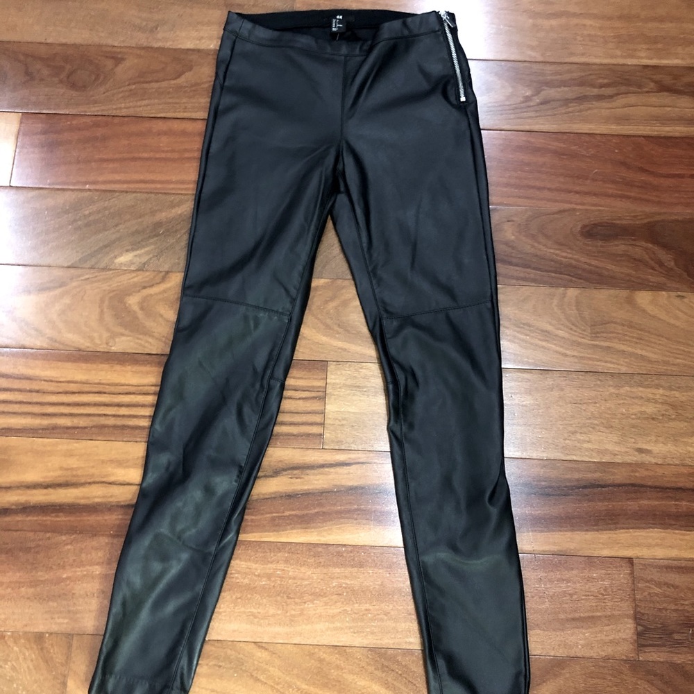 Faux leather skinny jeans / pants with side zipper